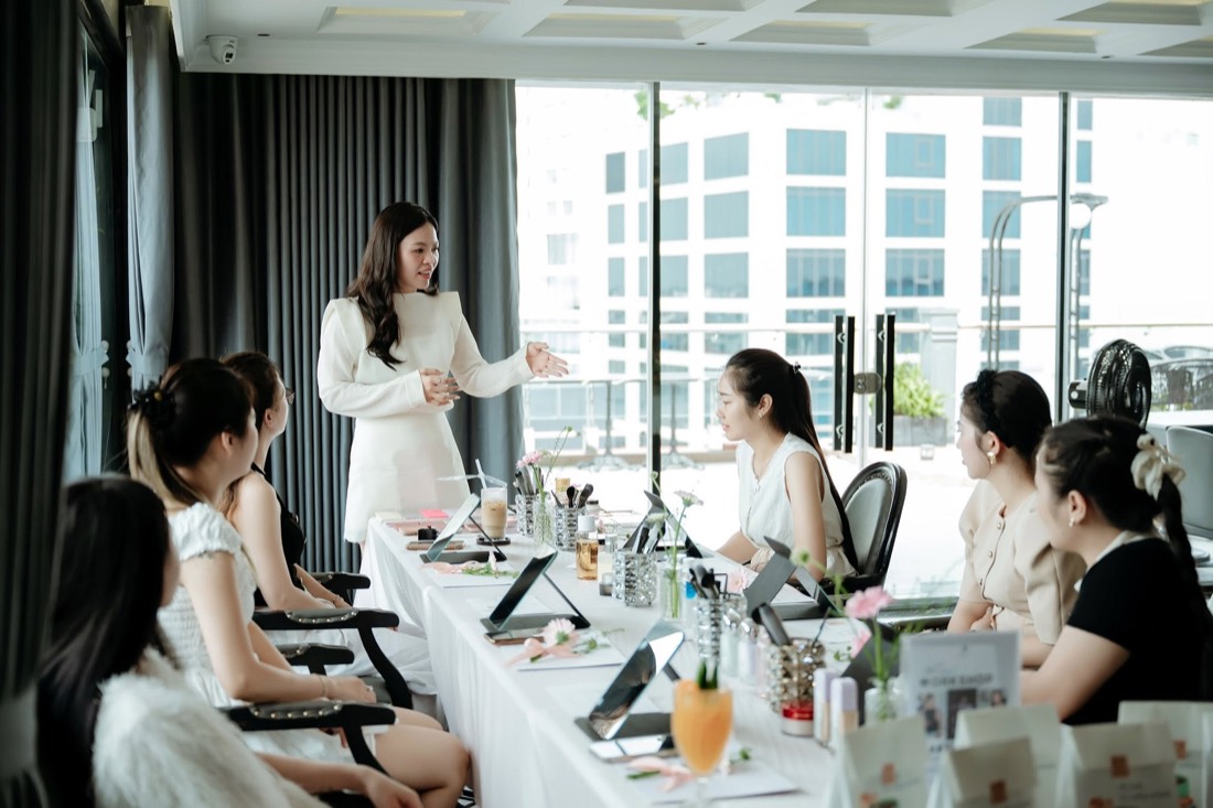 Buổi đào tạo makeup tại CELLA MAKEUP ACADEMY